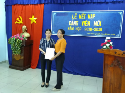 Lễ Kết Nạp Đảng Viên Mới Năm Học 2018 - 2019